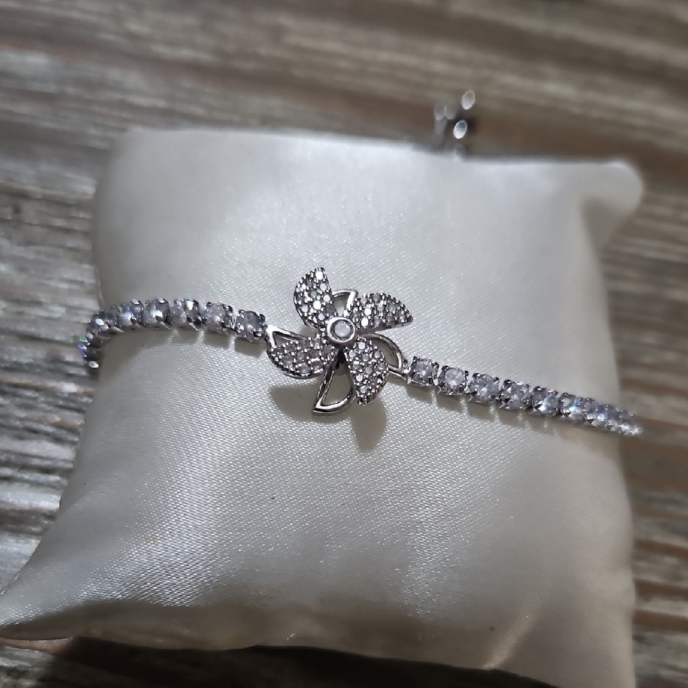 Elegant Silver Flower Bracelet